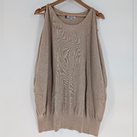 Jennifer Lopez Tan Off-the-Shoulder Sweater Relaxed Fit - Picture 1 of 10